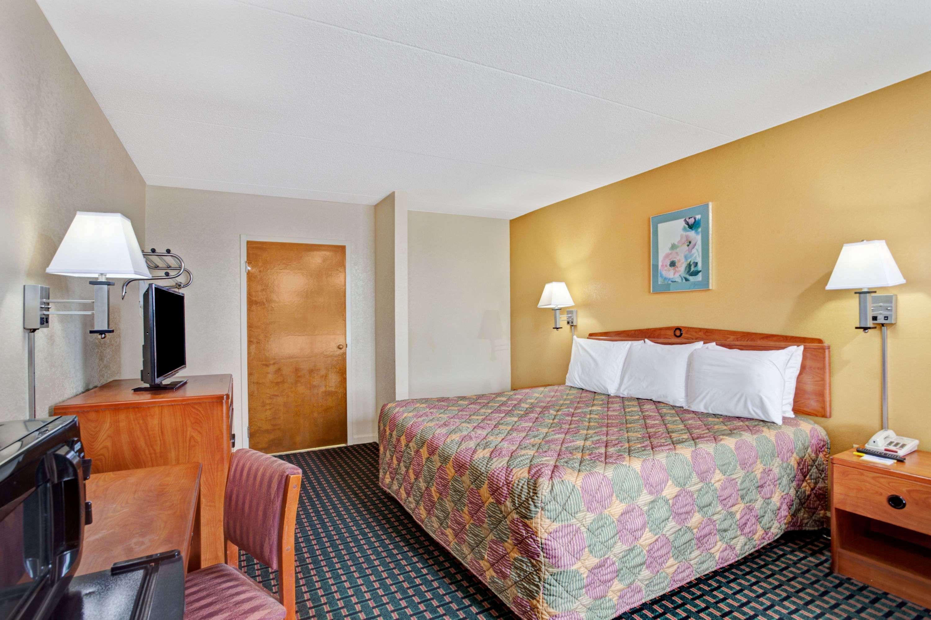 Days Inn By Wyndham Clarksville Tn Exterior foto